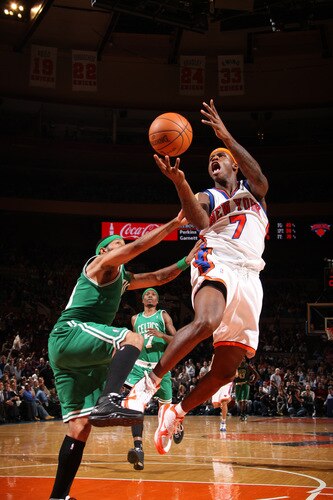 NEW YORK - OCTOBER 20: Al Harrington #7 of the New York Knicks shoots against Eddie House #50 of the Boston Celtics on October 20, 2009 at Madison Square Garden in New York City. <br /><br /><span class="help">(Photo by Nathaniel S. Butler/NBAE via Getty Images)</span>