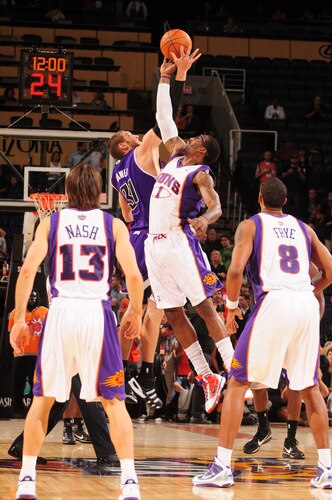 PHOENIX - OCTOBER 20: Amare Stoudemire #1 of the Phoenix Suns against Spencer Hawes #31 of the Sacramento Kings battle for the opening jump ball in a preseason NBA game on October 20, 2009 at U.S. Airways Center in Phoenix, Arizona. <br /><br /><span class="help">(Photo by Barry Gossage/NBAE via Getty Images)</span>