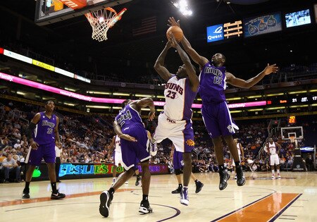 PHOENIX - OCTOBER 20:  Jason Richardson #23 of the Phoenix Suns puts up a shot under pressure from Tyreke Evans #13 of the Sacramento Kings during the NBA preseason game at US Airways Center on October 20, 2009 in Phoenix, Arizona. <br /><br /><span class="help">(Photo by Christian Petersen/Getty Images)</span>