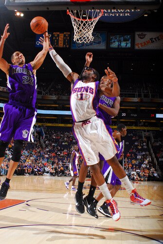PHOENIX - OCTOBER 20:  Amare Stoudemire #1 of the Phoenix Suns fights for a rebound with Kevin Martin #23 of the Sacramento Kings in a preseason NBA game on October 20, 2009 at U.S. Airways Center in Phoenix, Arizona. <br /><br /><span class="help">(Photo by Barry Gossage/NBAE via Getty Images)</span>