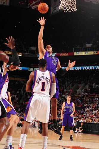 PHOENIX - OCTOBER 20:  Sean May #42 of the Sacramento Kings puts a shot up over Amare Stoudemire #1 of the Phoenix Suns in a preseason NBA game on October 20, 2009 at U.S. Airways Center in Phoenix, Arizona. <br /><br /><span class="help">(Photo by Barry Gossage/NBAE via Getty Images)</span>