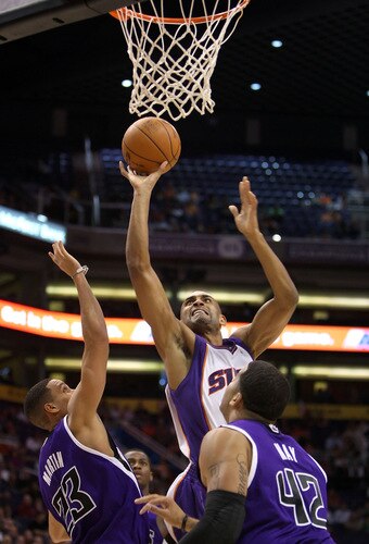 PHOENIX - OCTOBER 20:  Grant Hill #33 of the Phoenix Suns puts up a shot over Kevin Martin #23 and Sean May #42 of the Sacramento Kings during the NBA preseason game at US Airways Center on October 20, 2009 in Phoenix, Arizona. <br /><br /><span class="help">(Photo by Christian Petersen/Getty Images)</span>