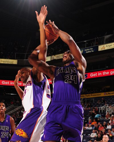 PHOENIX - OCTOBER 20: Desmond Mason #24 of the Sacramento Kings puts a shot up around the block of Grant Hill #33 of the Phoenix Suns in a preseason NBA game on October 20, 2009 at U.S. Airways Center in Phoenix, Arizona. <br /><br /><span class="help">(Photo by Barry Gossage/NBAE via Getty Images)</span>