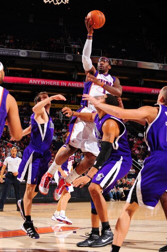 PHOENIX - OCTOBER 20: Amare Stoudemire #1 of the Phoenix Suns puts a shot up against the Sacramento Kings in an NBA Game played on October 20, 2009 at U.S. Airways Center in Phoenix, Arizona. <br /><br /><span class="help">(Photo by P. A. Molumby/NBAE via Getty Images)</span>