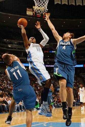 DENVER - OCTOBER 20: Carmelo Anthony #15 of the Denver Nuggets goes to the basket against Sasha Pavlovic #11 and Olenksiy Pecherov #3 of the Minnesota Timberwolves on October 20, 2009 at the Pepsi Center in Denver, Colorado. <br /><br /><span class="help">(Photo by Garrett W. Ellwood/NBAE via Getty Images)</span>