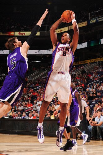 PHOENIX - OCTOBER 20: Channing Frye #8 of the Phoenix Suns puts up a shot against Andres Nocioni #5 of the Sacramento Kings in a preseason NBA game on October 20, 2009 at U.S. Airways Center in Phoenix, Arizona. <br /><br /><span class="help">(Photo by Barry Gossage/NBAE via Getty Images)</span>