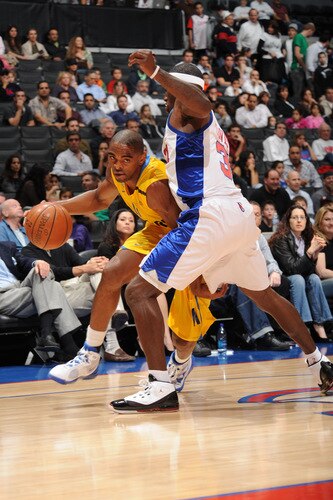 LOS ANGELES - OCTOBER 20:  Alan Anderson #11 of Maccabi Electra Tel Aviv dribbles the ball around Ricky Davis #31 of the Los Angeles Clippers at Staples Center on October 20, 2009 in Los Angeles, California. <br /><br /><span class="help">(Photo by Noah Graham/NBAE via Getty Images)</span>