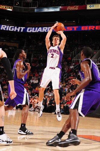 PHOENIX - OCTOBER 20:  Goran Dragic #2 of the Phoenix Suns puts up a shot against the Sacramento Kings in a preseason NBA game on October 20, 2009 at U.S. Airways Center in Phoenix, Arizona. <br /><br /><span class="help">(Photo by Barry Gossage/NBAE via Getty Images)</span>