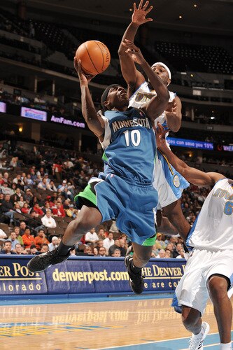 DENVER - OCTOBER 20: Jonny Flynn #10 of the Minnesota Timberwolves goes to the basket against the Denver Nuggets on October 20, 2009 at the Pepsi Center in Denver, Colorado. <br /><br /><span class="help">(Photo by Garrett W. Ellwood/NBAE via Getty Images)</span>