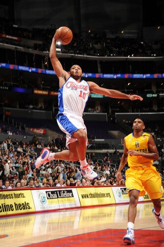 LOS ANGELES - OCTOBER 20:  Eric Gordon #10 of the Los Angeles Clippers goes up for a dunk against Alan Anderson #11 of Maccabi Electra Tel Aviv at Staples Center on October 20, 2009 in Los Angeles, California. <br /><br /><span class="help">(Photo by Andrew D. Bernstein/NBAE via Getty Images)</span>