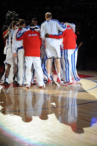 LOS ANGELES - OCTOBER 20:  The Los Angeles Clippers huddle together before taking on Maccabi Electra Tel Aviv at Staples Center on October 20, 2009 in Los Angeles, California. <br /><br /><span class="help">(Photo by Noah Graham/NBAE via Getty Images)</span>
