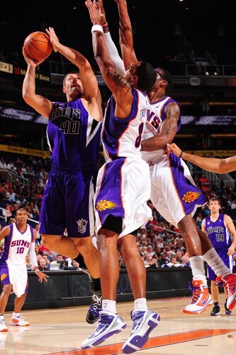 PHOENIX - OCTOBER 20: Jon Brockman #40 of the Sacramento Kings shoots around the block of Channing Frye #8 and Amare Stoudemire #1 of the Phoenix Suns in an NBA Game played on October 20, 2009 at U.S. Airways Center in Phoenix, Arizona. <br /><br /><span class="help">(Photo by P. A. Molumby/NBAE via Getty Images)</span>