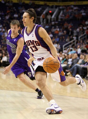 PHOENIX - OCTOBER 20:  Steve Nash #13 of the Phoenix Suns drives the ball past Beno Udrih #19 of the Sacramento Kings during the NBA preseason game at US Airways Center on October 20, 2009 in Phoenix, Arizona. The Suns defeated the Kings 143-127.  <br /><br /><span class="help">(Photo by Christian Petersen/Getty Images)</span>