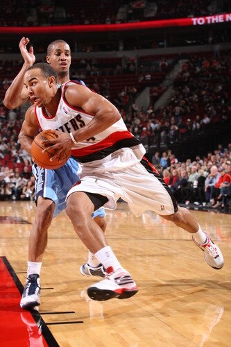 PORTLAND, OR - OCTOBER 20:  Jerryd Bayless #4 of the Portland Trail Blazers drives past Eric Maynor #3 of the Utah Jazz during a preseason NBA game on October 20, 2009 at the Rose Garden Arena in Portland, Oregon. <br /><br /><span class="help">(Photo by Sam Forencich/NBAE via Getty Images)</span>