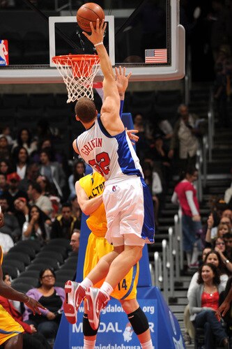 LOS ANGELES - OCTOBER 20:  Blake Griffin #32 of the Los Angeles Clippers goes up for a dunk during a game against Maccabi Electra Tel Aviv at Staples Center on October 20, 2009 in Los Angeles, California. <br /><br /><span class="help">(Photo by Noah Graham/NBAE via Getty Images)</span>