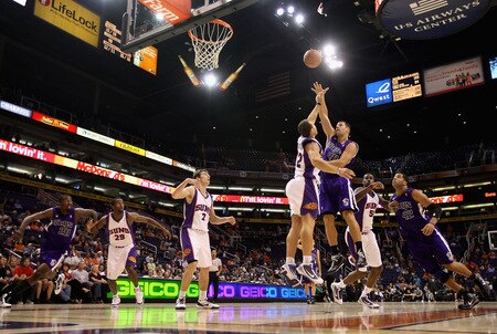 PHOENIX - OCTOBER 20:  Jon Brockman #40 of the Sacramento Kings puts up a shot over Taylor Griffin #32 of the Phoenix Suns during the NBA preseason game at US Airways Center on October 20, 2009 in Phoenix, Arizona. The Suns defeated the Kings 143-127.  <br /><br /><span class="help">(Photo by Christian Petersen/Getty Images)</span>