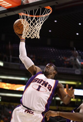 PHOENIX - OCTOBER 20:  Amar'e Stoudemire of the Phoenix Suns slam dunks the ball against the Sacramento Kings during the NBA preseason game at US Airways Center on October 20, 2009 in Phoenix, Arizona. The Suns defeated the Kings 143-127. <br /><br /><span class="help">(Photo by Christian Petersen/Getty Images)</span>