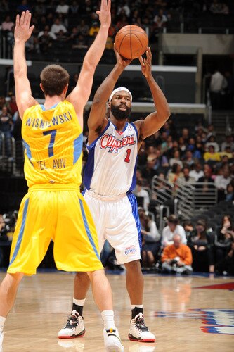 LOS ANGELES - OCTOBER 20:  Baron Davis #1 of the Los Angeles Clippers holds the ball against Andrew Wisniewski #7 of Maccabi Electra Tel Aviv at Staples Center on October 20, 2009 in Los Angeles, California. <br /><br /><span class="help">(Photo by Noah Graham/NBAE via Getty Images)</span>