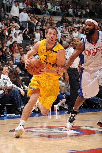 LOS ANGELES - OCTOBER 20:  Andrew Wisniewski #7 of Maccabi Electra Tel Aviv goes  to the basket against Baron Davis #1 of the Los Angeles Clippers at Staples Center on October 20, 2009 in Los Angeles, California. <br /><br /><span class="help">(Photo by Noah Graham/NBAE via Getty Images)</span>