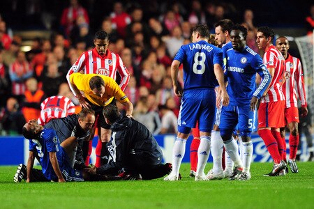 LONDON, ENGLAND - OCTOBER 21:  Ashley Cole of Chelsea receives medical help during the UEFA Champions League Group D match between Chelsea and Atletico Madrid at Stamford Bridge on October 21, 2009 in London, England.  <br /><br /><span class="help">(Photo by Mike Hewitt/Getty Images)</span>