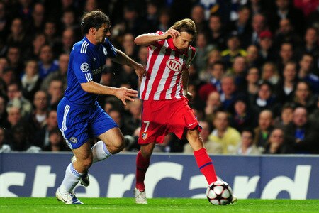LONDON, ENGLAND - OCTOBER 21:  Branislav Ivanovic of Chelsea battles for the ball with Diego Forlan of Atletico Madrid during the UEFA Champions League Group D match between Chelsea and Atletico Madrid at Stamford Bridge on October 21, 2009 in London, England.  <br /><br /><span class="help">(Photo by Mike Hewitt/Getty Images)</span>