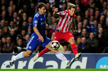LONDON, ENGLAND - OCTOBER 21:  Branislav Ivanovic of Chelsea battles for the ball with Diego Forlan of Atletico Madrid during the UEFA Champions League Group D match between Chelsea and Atletico Madrid at Stamford Bridge on October 21, 2009 in London, England.  <br /><br /><span class="help">(Photo by Mike Hewitt/Getty Images)</span>
