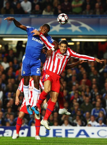 LONDON - OCTOBER 21:  Salomon Kalou of Chelsea outjumps Alvaro Dominguez of Atletico Madrid during the UEFA Champions League Group D match between Chelsea and Atletico Madrid at Stamford Bridge on October 21, 2009 in London, England.  <br /><br /><span class="help">(Photo by Richard Heathcote/Getty Images)</span>
