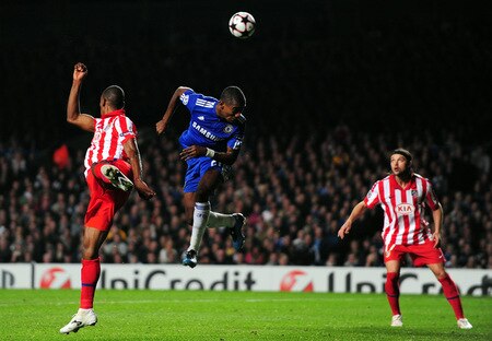 LONDON, ENGLAND - OCTOBER 21:  Salomon Kalou of Chelsea heads the ballduring the UEFA Champions League Group D match between Chelsea and Atletico Madrid at Stamford Bridge on October 21, 2009 in London, England.  <br /><br /><span class="help">(Photo by Mike Hewitt/Getty Images)</span>