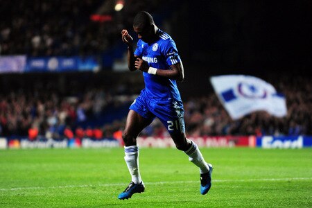 LONDON, ENGLAND - OCTOBER 21:  Salomon Kalou of Chelsea celebrates scoring the second goal during the UEFA Champions League Group D match between Chelsea and Atletico Madrid at Stamford Bridge on October 21, 2009 in London, England.  <br /><br /><span class="help">(Photo by Mike Hewitt/Getty Images)</span>