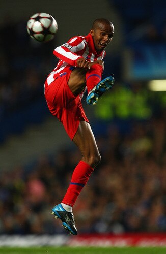 LONDON - OCTOBER 21:  Paulo Assuncao of Atletico Madrid jumps to control the ball during the UEFA Champions League Group D match between Chelsea and Atletico Madrid at Stamford Bridge on October 21, 2009 in London, England.  <br /><br /><span class="help">(Photo by Richard Heathcote/Getty Images)</span>