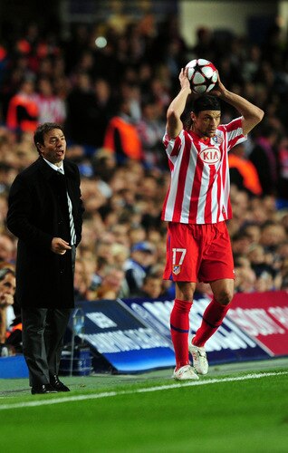 LONDON, ENGLAND - OCTOBER 21: Atletico Madrid manager Abel Resino looks at Tomas Ujfalusi of Atletico Madrid during the UEFA Champions League Group D match between Chelsea and Atletico Madrid at Stamford Bridge on October 21, 2009 in London, England.  <br /><br /><span class="help">(Photo by Mike Hewitt/Getty Images)</span>