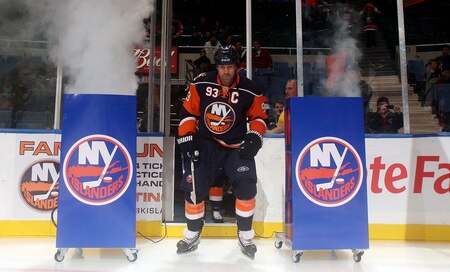UNIONDALE, NY - OCTOBER 21:  Doug Weight #93 of the New York Islanders takes the ice to play against the Carolina Hurricanes on October 21, 2009 at Nassau Coliseum in Uniondale, New York.  <br /><br /><span class="help">(Photo by Jim McIsaac/Getty Images)</span>