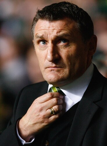 GLASGOW, SCOTLAND - OCTOBER 22:  Head coach Tony Mowbray of Celtic stands in the dug out during the UEFA Europa League Group C match between Celtic and Hamburg at Celtic Park on October 22, 2009 in Glasgow, Scotland.  <br /><br /><span class="help">(Photo by Jeff J Mitchell/Getty Images)</span>