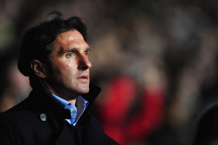 GLASGOW, SCOTLAND - OCTOBER 22:  Head coach Bruno Labbadia of HSV looks on during the UEFA Europa League Group C match between Celtic and Hamburg SV at Celtic Park on October 22, 2009 in Glasgow, Scotland.  <br /><br /><span class="help">(Photo by Mike Hewitt/Bongarts/Getty Images)</span>
