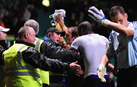 GLASGOW, SCOTLAND - OCTOBER 22:  Joris Mathijsen, Guy Demel and goalkeeper Frank Rost of Hamburg SV (centre, dark hair) argues with Celtic stewards at the end of the UEFA Europa League Group C match between Celtic and Hamburg SV at Celtic Park on October 22, 2009 in Glasgow, Scotland.  <br /><br /><span class="help">(Photo by Mike Hewitt/Bongarts/Getty Images)</span>