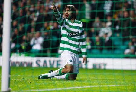 GLASGOW, SCOTLAND - OCTOBER 22:  Georgios Samaras of Celtic misses a goal scoring chance during the UEFA Europa League Group C match between Celtic and Hamburg at Celtic Park on October 22, 2009 in Glasgow, Scotland.  <br /><br /><span class="help">(Photo by Jeff J Mitchell/Getty Images)</span>