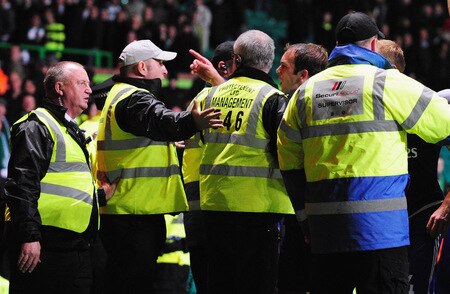 GLASGOW, SCOTLAND - OCTOBER 22:  Joris Mathijsen of Hamburg SV argues with Celtic stewards at the end of the UEFA Europa League Group C match between Celtic and Hamburg SV at Celtic Park on October 22, 2009 in Glasgow, Scotland.  <br /><br /><span class="help">(Photo by Mike Hewitt/Bongarts/Getty Images)</span>