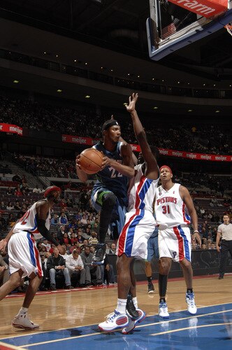 AUBURN HILLS, MI - OCTOBER 22:  Corey Brewer #22 of the Minnesota Timberwolves looks to pass around Rodney Stuckey #3 of the Detroit Pistons in a preseason game at the Palace of Auburn Hills on October 22, 2009 in Auburn Hills, Michigan.  <br /><br /><span class="help">(Photo by Allen Einstein/NBAE via Getty Images)</span>
