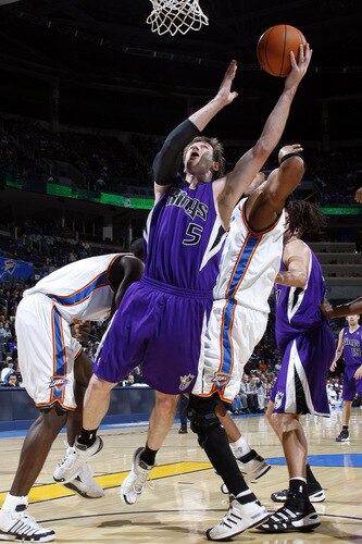 OKLAHOMA CITY - OCTOBER 22:  Andres Nocioni #5 of the Sacremento Kings goes to the basket against Jeff Green #22 and Etan Thomas #36 of the Oklahoma City Thunder on October 22, 2009 at the Ford Center in Oklahoma City, Oklahoma. <br /><br /><span class="help">(Photo by Layne Murdoch/NBAE via Getty Images)</span>