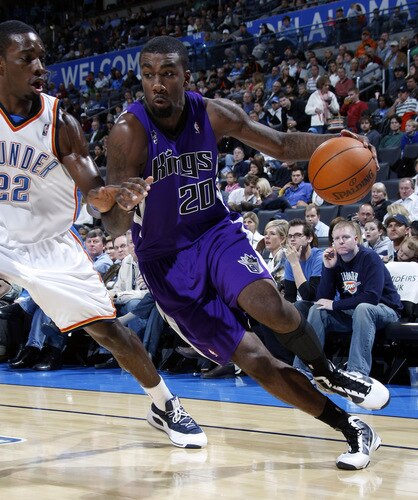 OKLAHOMA CITY - OCTOBER 22:  Donte Greene #20 of the Sacremento Kings goes to the basket against Jeff Green #22 of the Oklahoma City Thunder on October 22, 2009 at the Ford Center in Oklahoma City, Oklahoma. <br /><br /><span class="help">(Photo by Layne Murdoch/NBAE via Getty Images)</span>