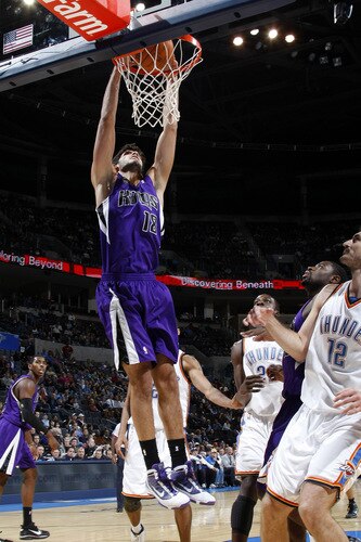 OKLAHOMA CITY - OCTOBER 22:  Omri Casspi #18 of the Sacremento Kings dunks the ball against Jeff Green #22 and Nenad Krstic #12 of the Oklahoma City Thunder on October 22, 2009 at the Ford Center in Oklahoma City, Oklahoma. <br /><br /><span class="help">(Photo by Layne Murdoch/NBAE via Getty Images)</span>