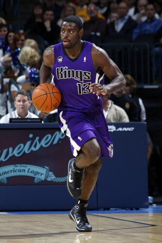 OKLAHOMA CITY - OCTOBER 22:  Tyreke Evans #13 of the Sacremento Kings brings the ball up the court during a game against the Oklahoma City Thunder on October 22, 2009 at the Ford Center in Oklahoma City, Oklahoma. <br /><br /><span class="help">(Photo by Layne Murdoch/NBAE via Getty Images)</span>
