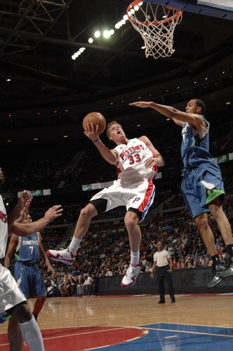 AUBURN HILLS, MI - OCTOBER 22:  Jonas Jerebko #33 of the Detroit Pistons goes up for a shot past Ryan Hollins #1 of the Minnesota Timberwolves in a preseason game at the Palace of Auburn Hills on October 22, 2009 in Auburn Hills, Michigan.  <br /><br /><span class="help">(Photo by Allen Einstein/NBAE via Getty Images)</span>