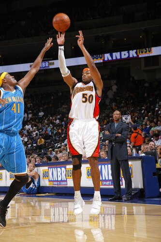 OAKLAND, CA - OCTOBER 22: Corey Maggette #50 of the Golden State Warriors sinks a midrange jumper against the New Orleans Hornets on October 22, 2009 at Oracle Arena in Oakland, California. <br /><br /><span class="help">(Photo by Rocky Widner/NBAE via Getty Images)</span>