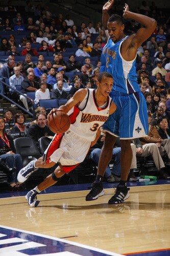 OAKLAND, CA - OCTOBER 22: Stephen Curry # 30 of the Golden State Warriors drives to the hole against the New Orleans Hornets on October 22, 2009 at Oracle Arena in Oakland, California. <br /><br /><span class="help">(Photo by Rocky Widner/NBAE via Getty Images)</span>