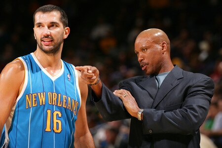 OAKLAND, CA - OCTOBER 22: Peja Stojakovic #16 of the New Orleans Hornets has a talk with his coach Byron Scott against the Golden State Warriors on October 22, 2009 at Oracle Arena in Oakland, California. <br /><br /><span class="help">(Photo by Rocky Widner/NBAE via Getty Images)</span>
