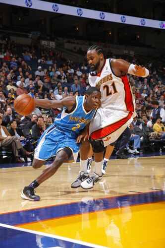 OAKLAND, CA - OCTOBER 22: Darren Collison #2 of the New Orleans Hornets drives baseline against the Golden State Warriors on October 22, 2009 at Oracle Arena in Oakland, California. <br /><br /><span class="help">(Photo by Rocky Widner/NBAE via Getty Images)</span>