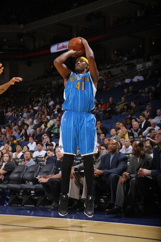 OAKLAND, CA - OCTOBER 22: James Posey #41 of the New Orleans Hornets scores a bucket against the Golden State Warriors on October 22, 2009 at Oracle Arena in Oakland, California. <br /><br /><span class="help">(Photo by Rocky Widner/NBAE via Getty Images)</span>