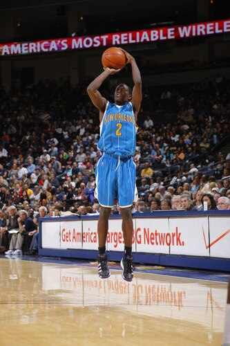 OAKLAND, CA - OCTOBER 22: Darren Collison #2 of the New Orleans Hornets squares up for a jump shot against the Golden State Warriors on October 22, 2009 at Oracle Arena in Oakland, California. <br /><br /><span class="help">(Photo by Rocky Widner/NBAE via Getty Images)</span>