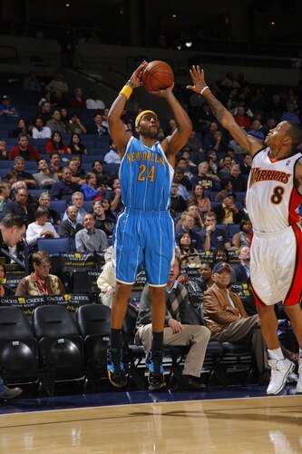 OAKLAND, CA - OCTOBER 22: Morris Peterson #24 of the New Orleans Hornets hits a contested shot against the Golden State Warriors on October 22, 2009 at Oracle Arena in Oakland, California. <br /><br /><span class="help">(Photo by Rocky Widner/NBAE via Getty Images)</span>